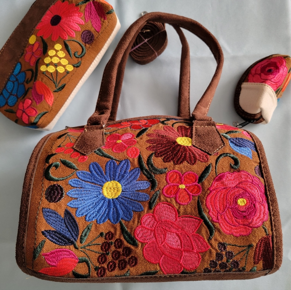Handbags - Picture 2 of 3